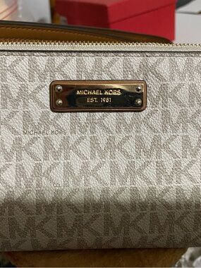 Michael Kors Beige/Cream Signature MK Zip Wallet with Gold Plate